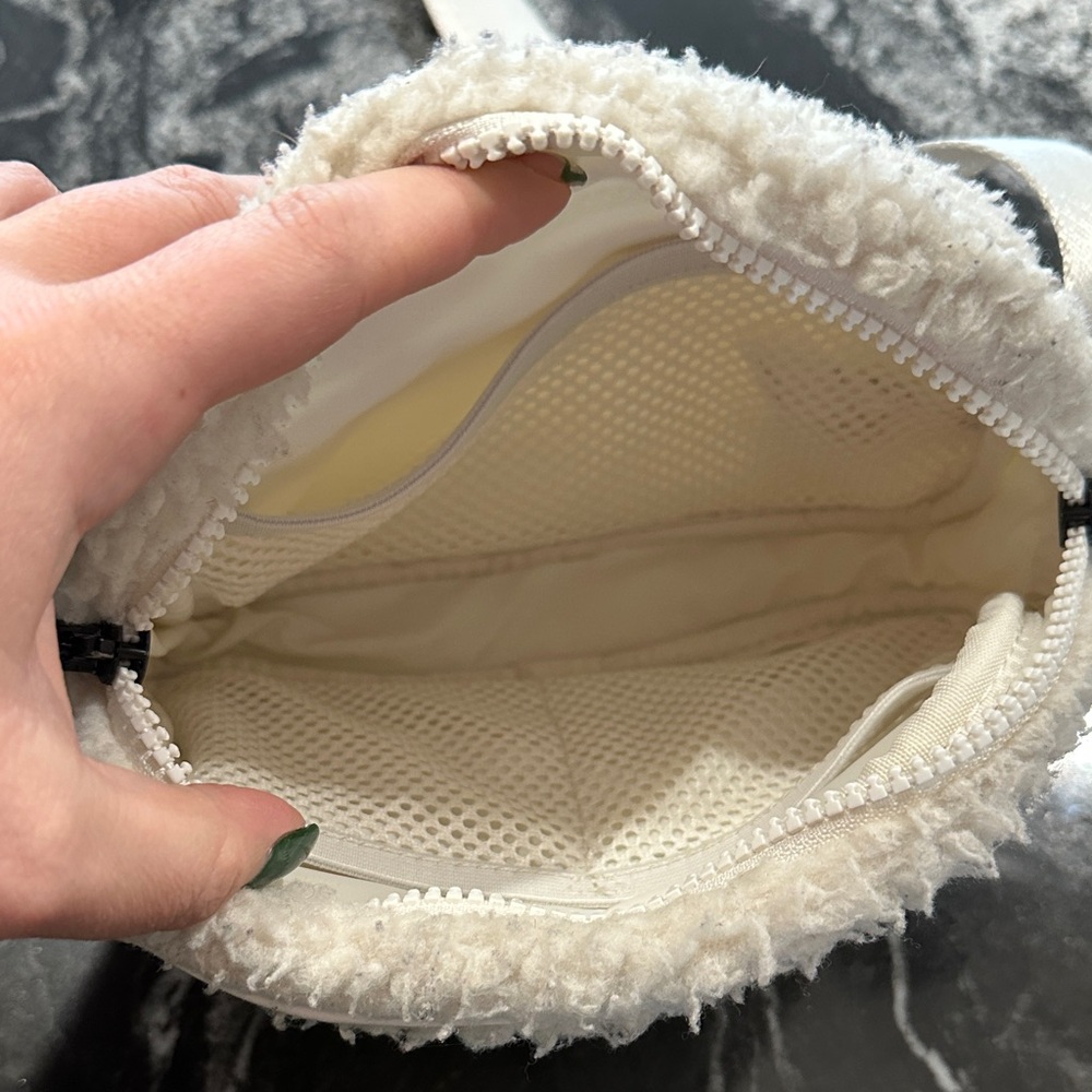 Fabletics Sherpa Crossbody Belt Bag - Picture 3 of 6